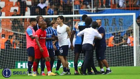 Nổi máu côn đồ, Balotelli lại suýt tẩn nhau với HLV