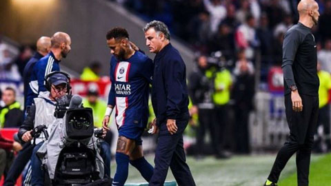 Neymar vùng vằng tức giận khi bị thay ra ở trận thắng Lyon