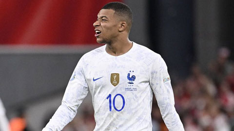 CĐV ngán ngẩm với pha sút bóng tệ hại của Mbappe trước Đan Mạch