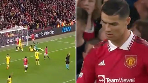Không được công nhận bàn thắng trận gặp Sheriff, Ronaldo nổi giận đá bóng lên khán đài