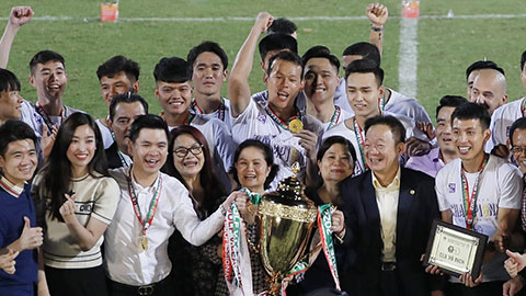 Hà Nội FC vô địch V.League, bầu Hiển hạnh phúc vì thành công của con trai