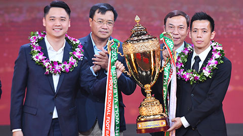 Cầu thủ xuất sắc nhất mùa giải 2022 Nguyễn Văn Quyết: 'Tôi vui vì sự nỗ lực của mình  được ghi nhận'