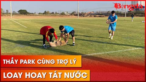 ĐT Việt Nam khổ sở tát nước tại sân tập, thầy Park lắp đội hình trước trận đấu mở màn AFF Cup