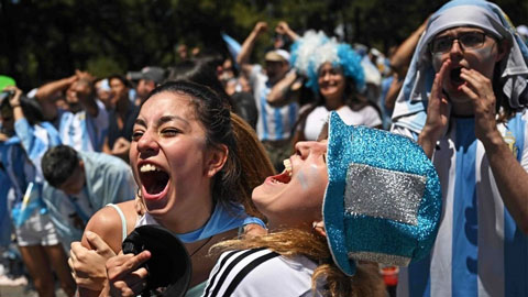 Cảnh tượng khó tin: Biển người ở thủ đô Buenos Aires sướng phát điên khi Argentina vô địch