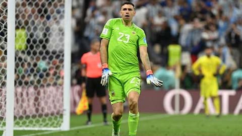 Cầu thủ Việt Nam từng sút tung lưới thủ môn xuất sắc nhất World Cup - Emiliano Martinez