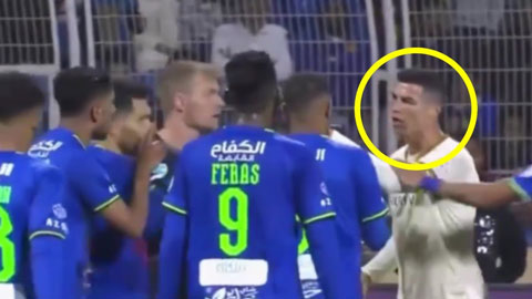 Ronaldo chỉ thẳng mặt từng cầu thủ Al Fateh sau khi bị quây hội đồng