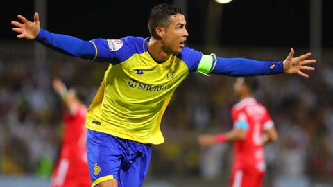 Ronaldo chạm cột mốc vĩ đại với cú poker cho Al Nassr