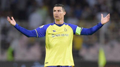 Ronaldo tiếc nuối khi bỏ lỡ ở cự ly 4m trong chiến thắng của Al Nassr trước Al-Taawon