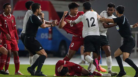 Cầu thủ U20 Indonesia và U20 Fiji đánh nhau điên rồ như phim hành động