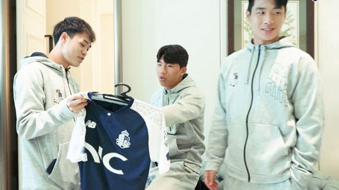 Văn Toàn dạy đồng đội ở Seoul E-land phát âm tên mình