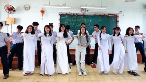 Huỳnh Như nhảy 'See Tình' cực dẻo cùng các nam nữ sinh