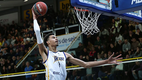 Victor Wembanyama: Tài năng 'trăm năm có một' của bóng rổ thế giới