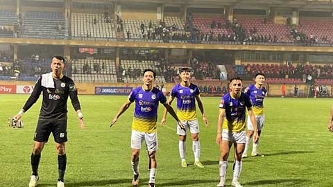 Văn Quyết 'SIU' theo phong cách Ronaldo trong ngày cán mốc 100 bàn ở V.League