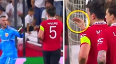 Cận cảnh Maguire yêu cầu thủ môn De Gea câm miệng sau khi bị đồng đội nổi nóng