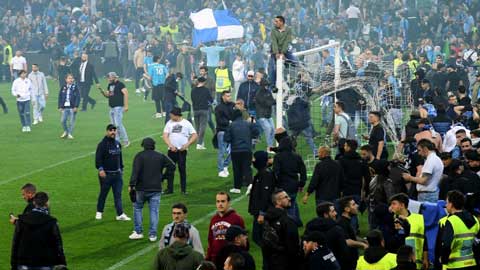 Cảnh tượng khó tin khi Napoli vô địch Serie A sau 33 năm
