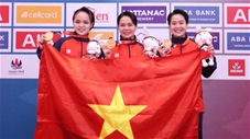 6 võ sỹ karate Việt Nam vui sướng khi lập cú đúp HCV SEA Games