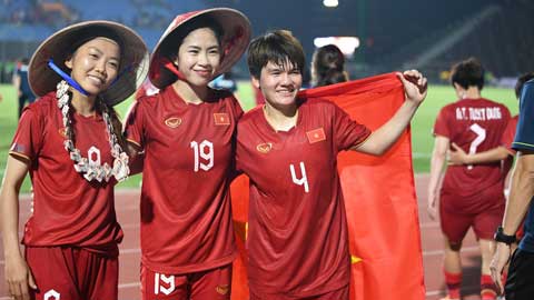 Màn tri ân CĐV cuồng nhiệt của ĐT nữ Việt Nam sau khi giành HCV SEA Games