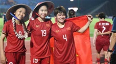 Màn tri ân CĐV cuồng nhiệt của ĐT nữ Việt Nam sau khi giành HCV SEA Games