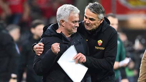 HLV Mourinho bật khóc khi Roma vào chung kết Europa League