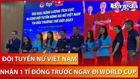 Thanh Nhã, Huỳnh Như cùng ĐTVN nhận kỷ niệm chương khắc tên bằng Vàng và 1 tỉ trước khi đi World Cup