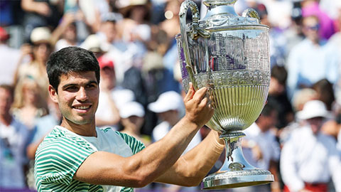 Carlos Alcaraz vô địch Queen’s Club Championships lần đầu tiên