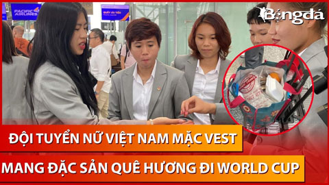 Thanh Nhã và đồng đội ăn vặt lúc chờ bay, đem bánh tráng và bánh đa ăn kèm ở World Cup