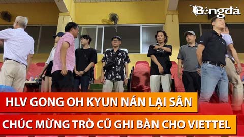 HLV Gong Oh Kyun nán lại sân chúc mừng trò cũ ghi bàn, bắt tay với Bầu Hoàn trước lúc ra về