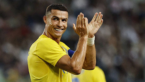 Ronaldo vỗ tay thán phục trước pha cản phá nhanh như điện của Donnarumma