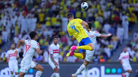 Xem Ronaldo bật cao gần 3m đánh đầu ghi bàn giúp Al-Nassr vào tứ kết các CLB Arab