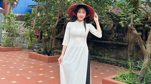 Ngắm 'cơn lốc đường biên' Thanh Nhã xinh đẹp duyên dáng trong tà áo dài