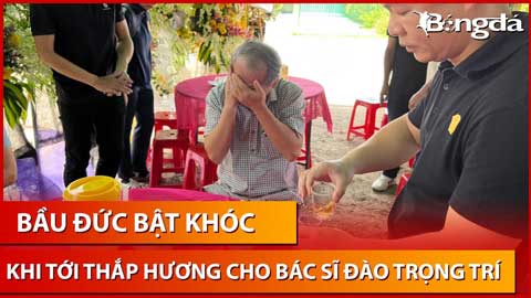 Bầu Đức bật khóc sau khi thắp hương cho bác sĩ Đào Trọng Trí