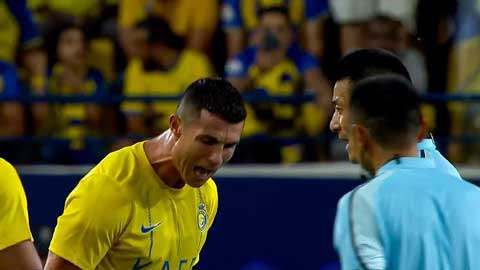 Cận cảnh Ronaldo nổi điên, chửi thẳng mặt trọng tài khi bị từ chối 2 quả 11m