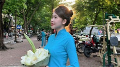 Thủ môn U23 Việt Nam công khai bạn gái hơn tuổi làm tiếp viên hàng không