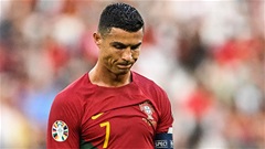 Dalot đụng vào 'tổ kiến lửa' Ronaldo