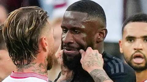 Ramos véo má Rudiger sau khi va chạm với đồng đội cũ