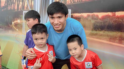Đoàn Văn Hậu truyền cảm hứng cho 10.000 cầu thủ nhí VietGoal tại Hà Nội Super Cup 2023 