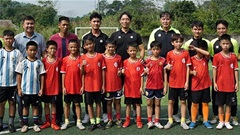 Học viện của HLV Park Hang Seo dạy bóng đá tại trường tiểu học vùng cao