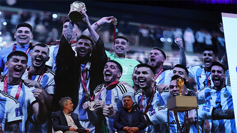 Nhờ Messi, sếp Argentina một tay che trời