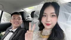Hậu vệ trẻ ĐT Việt Nam âm thầm cưới vợ hot girl hơn tuổi 