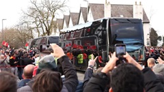 Liverpool cấm trọn đời với CĐV tấn công xe buýt của MU