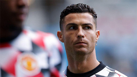 Cristiano Ronaldo gọi thùng rác là… Ferrari