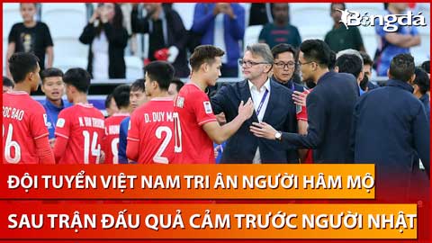 Đình Bắc, Việt Anh và ĐT Việt Nam đi vòng quanh sân cám ơn CĐV sau trận đấu quả cảm trước người Nhật