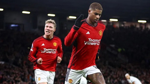 Fan MU rơi nước mắt khi Rashford và Hojlund cùng ghi bàn