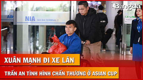 Xuân Mạnh đi xe lăn khi về Việt Nam, trấn an CĐV vì chấn thương không nặng