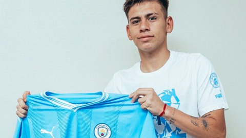 Man City ra mắt Claudio Echeverri