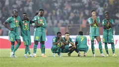 Cặp cầu thủ Senegal bị cho là 'diễn' cảnh ngôn tình