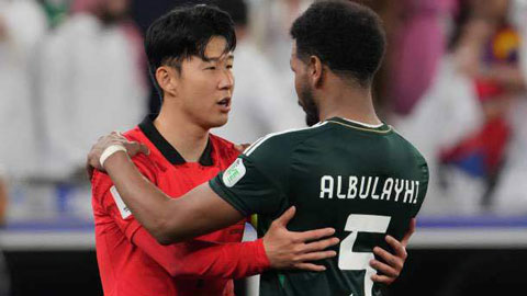 Son Heung Min khiến fan 'tan chảy' khi ôm từng cầu thủ Saudi Arabia an ủi ở Asian Cup