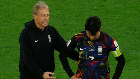 HLV Klinsmann hứng bão chỉ trích vì vẫn cười sau khi Hàn Quốc thua sốc Jordan