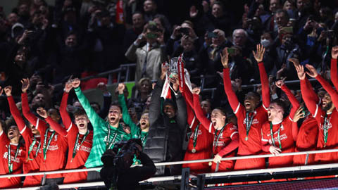 Vô địch League Cup, Liverpool chính thức cho MU 'ngửi khói'