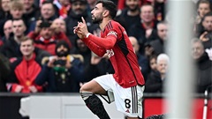 Bruno Fernandes 'chung mâm' với Van Persie và Berbatov